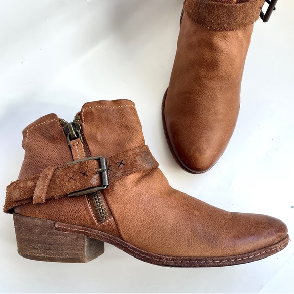 Dolce Vita Shoes - Dolce Vita Nevada Rugged Distressed Leather Western Zipper Ankle Boots 8.5